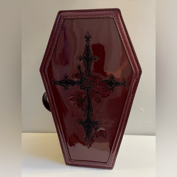 Dollskill Widow Young Runaway Coffin Bag - Picture 4 of 11